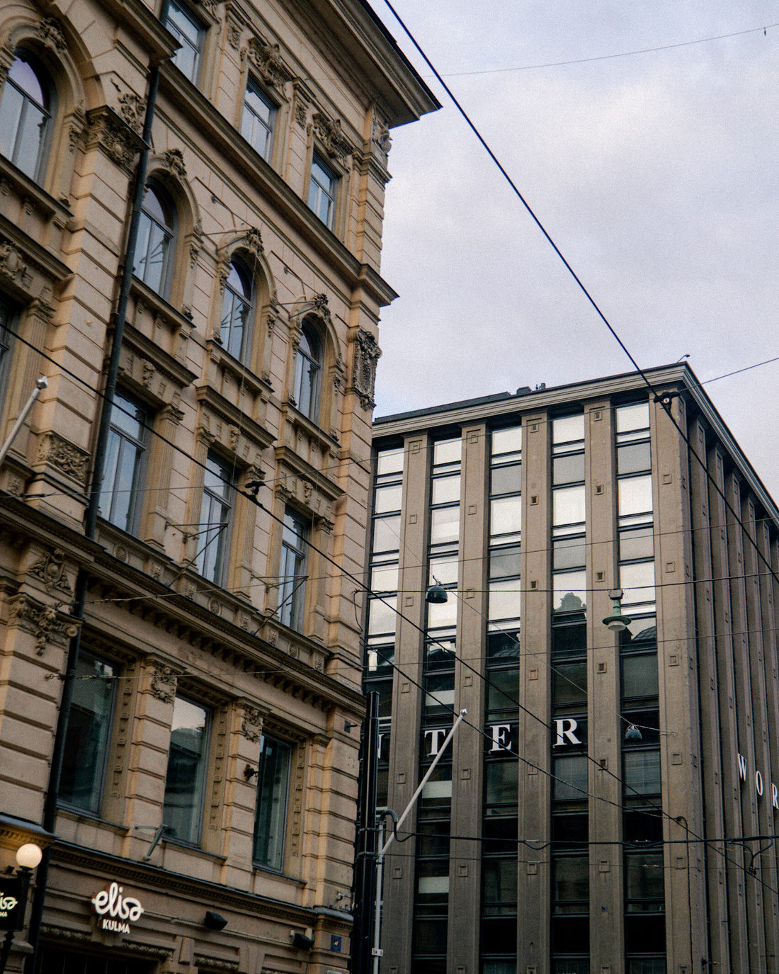 Kerrostalojen julkisivuja Helsingin keskustassa